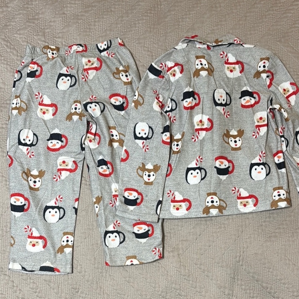 Bundle of 4T Pajama Sets (8 pieces) - Picture 10 of 11